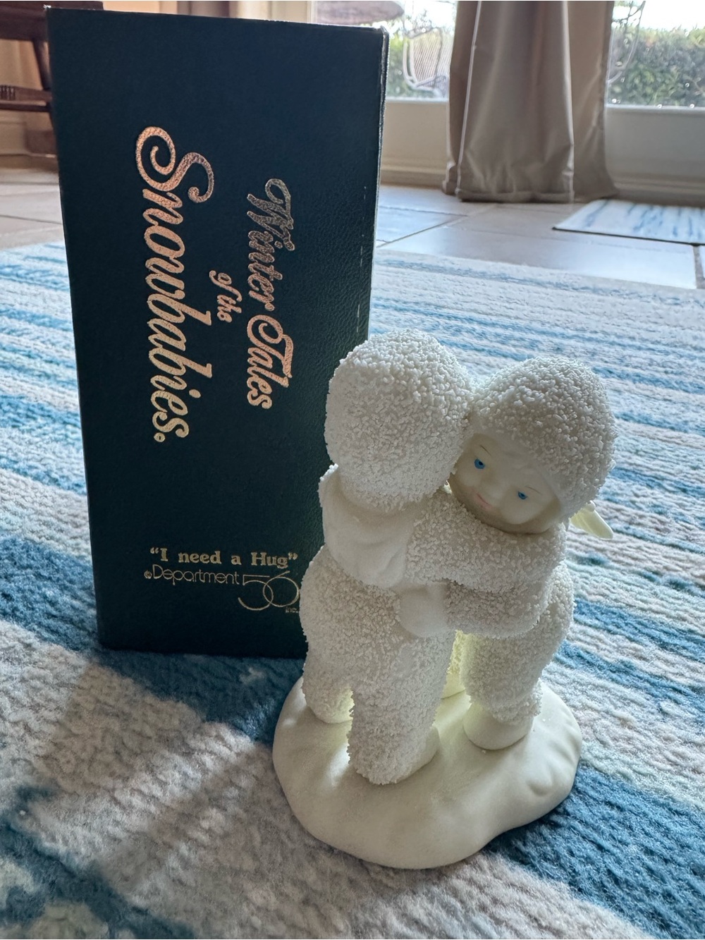 Snowbabies Department 56 White figurine “I need a hug”